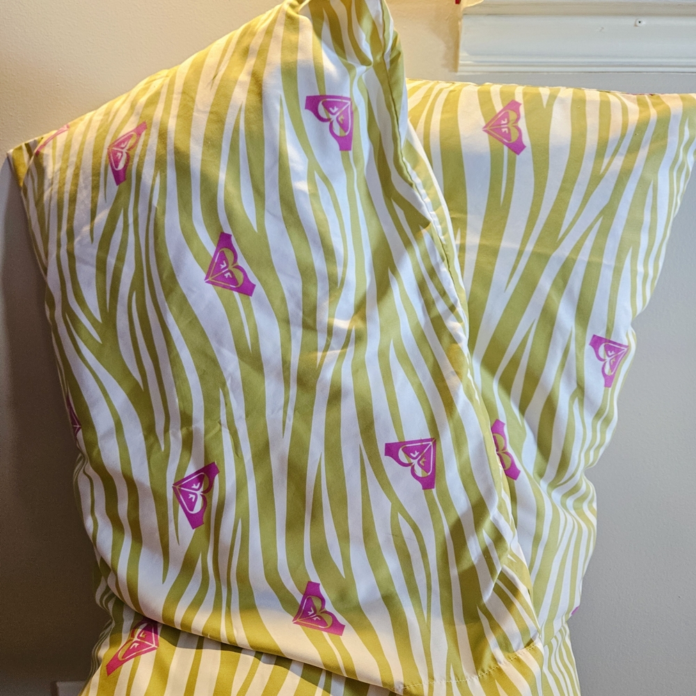 Roxy Quicksilver Green Zebra, Pink Logo Standard Pillowcase Set